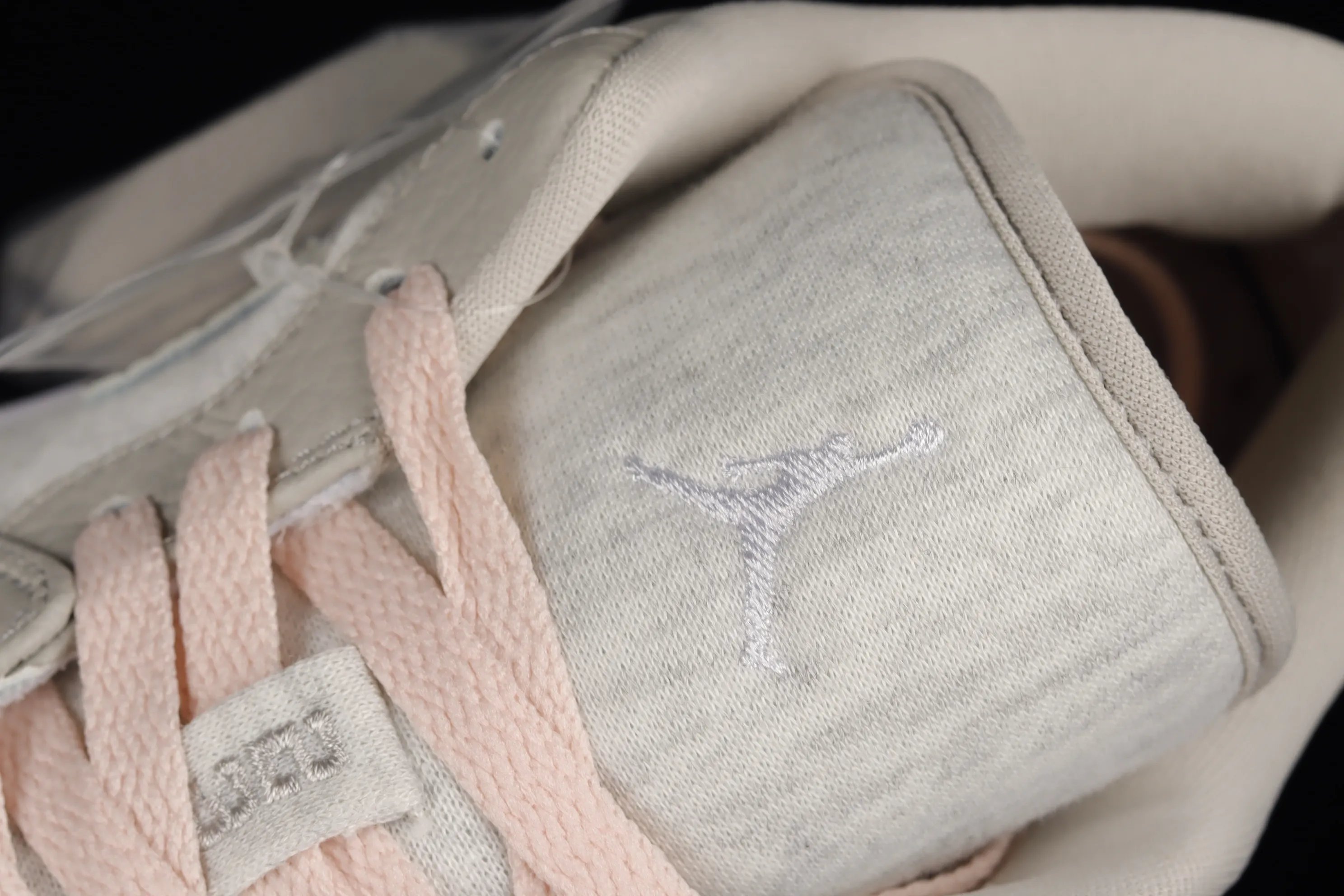 All categories Air Jordan Jordan series basketball shoes Air Jordan 1 Low Air Jordan 1 Low "Light Iron Ore" AJ1 Joe 1 gray and white powder low-top basketball shoes DQ6076-001